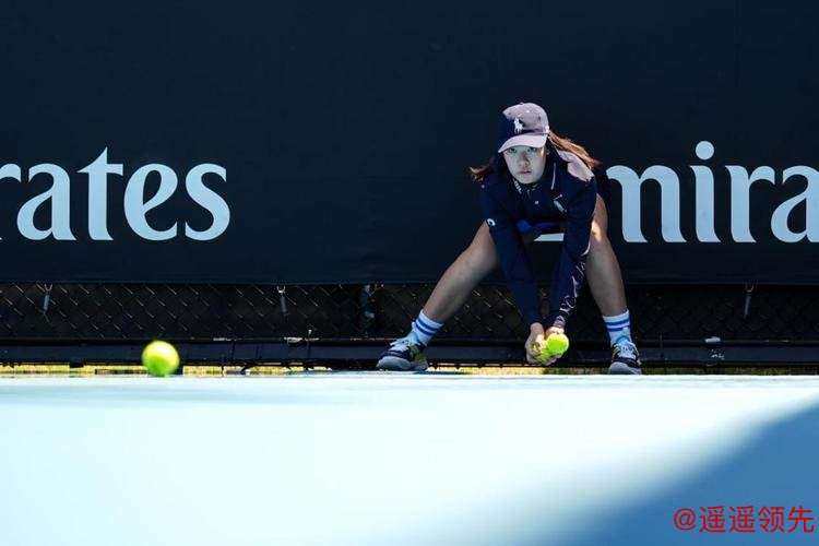 中网球童闪耀2025澳网 以专业诠释中国风采